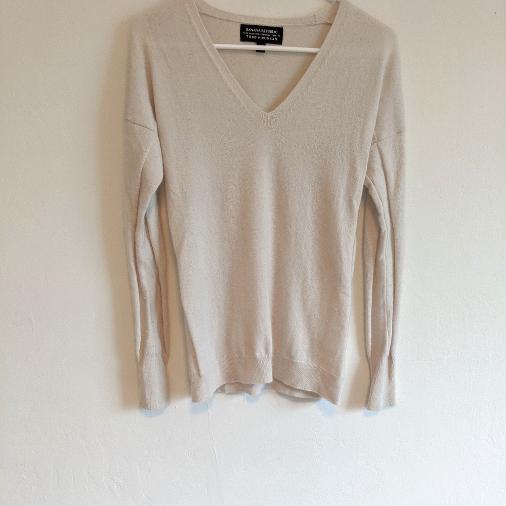 BR cashmere v-neck sweater